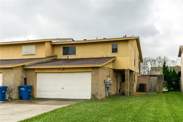 $1,695 | 5134 Middlecoff Drive, Unit A, Corpus Christi, TX 78413