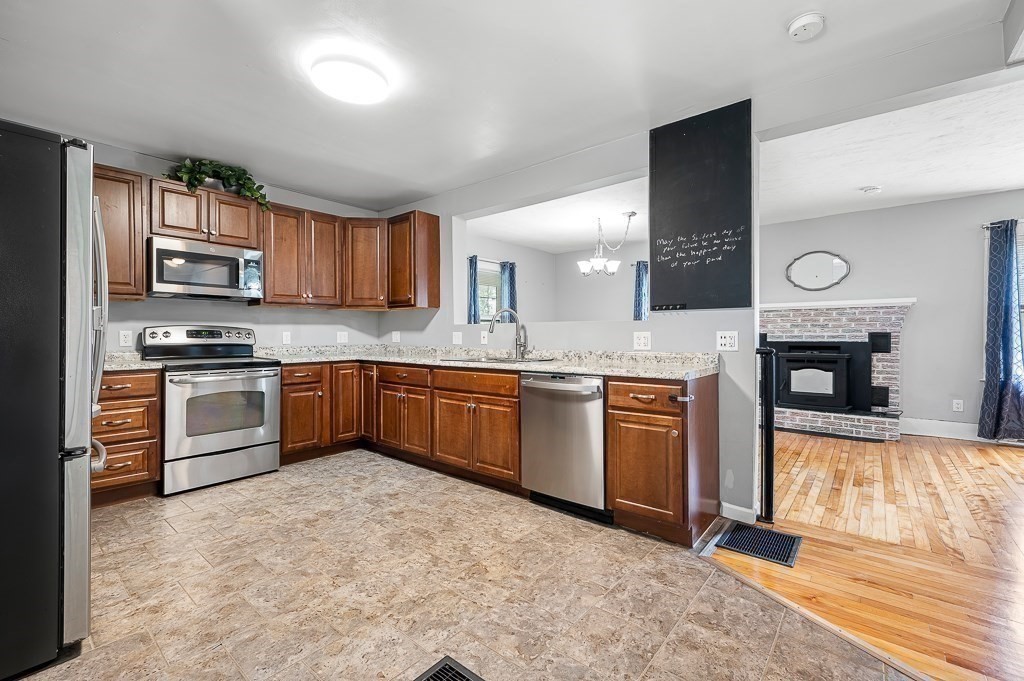 8 Simone Street Worcester, MA 01604 - Photo 10 of 35