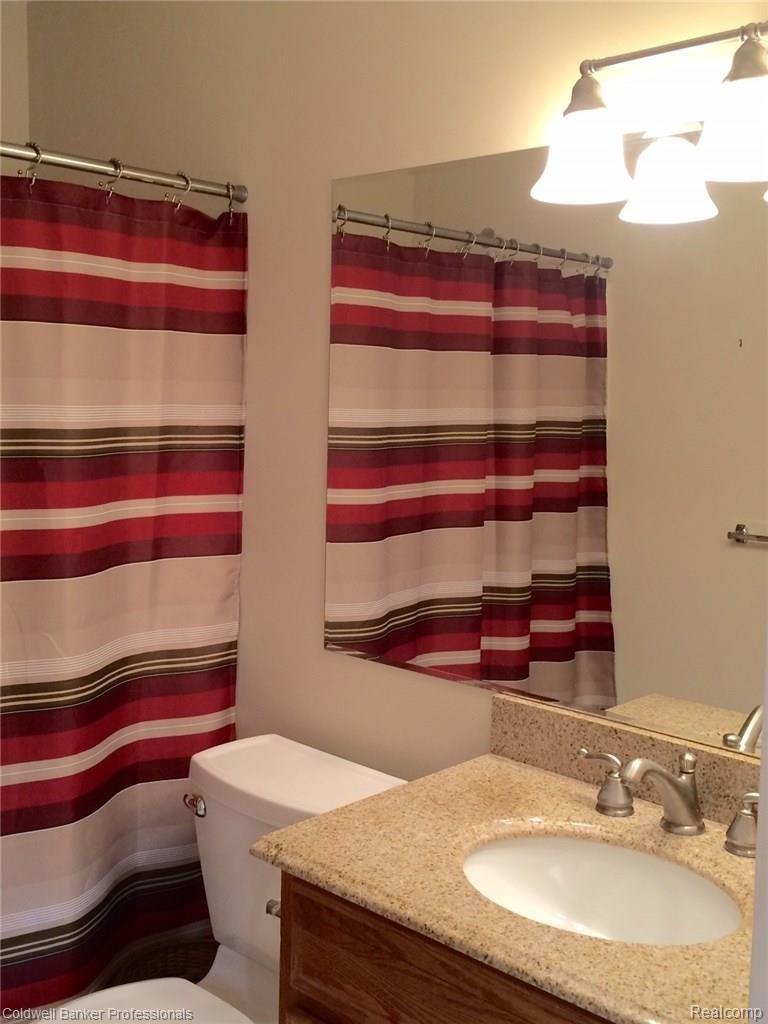 1286 Brook Lane, Unit 295 Rochester, MI 48306 - Photo 18 of 27 Master Bath.jpg