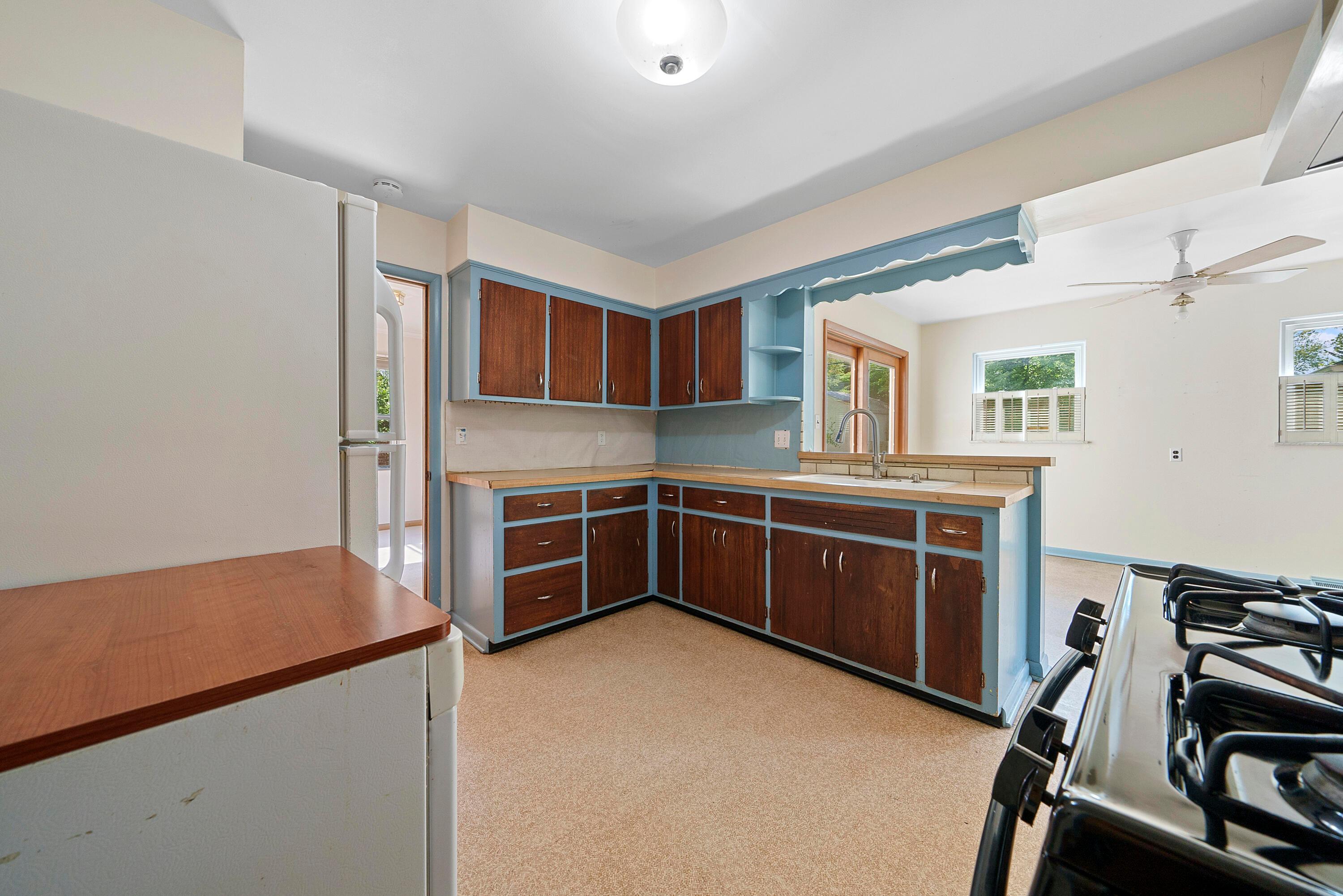 2676 Welsford Road Columbus, OH 43221 - Photo 9 of 30 Kitchen