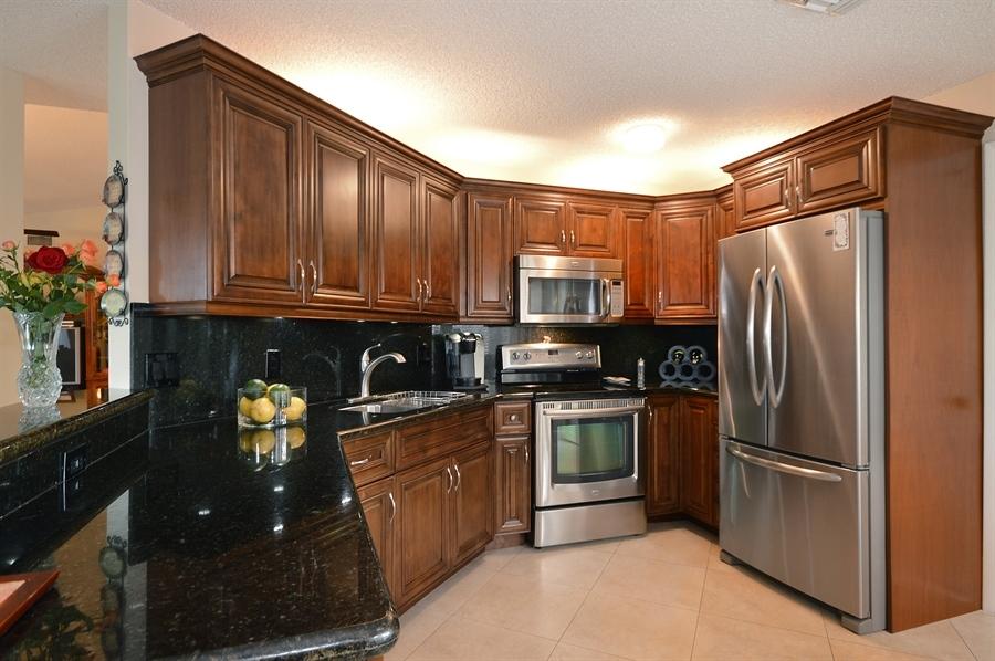 9559 Trivolo Place Boca Raton, FL 33434 - Photo 3 of 14 Kitchen
