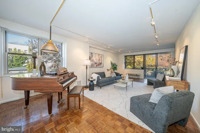 $239,000 | 20 Conshohocken State Road, Unit 203, Bala Cynwyd, PA 19004