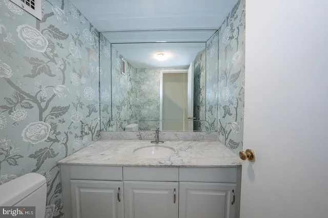 $239,000 | 20 Conshohocken State Road, Unit 203, Bala Cynwyd, PA 19004