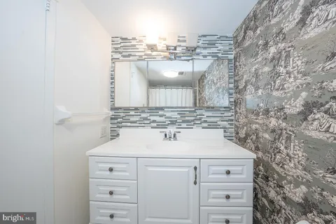 $239,000 | 20 Conshohocken State Road, Unit 203, Bala Cynwyd, PA 19004