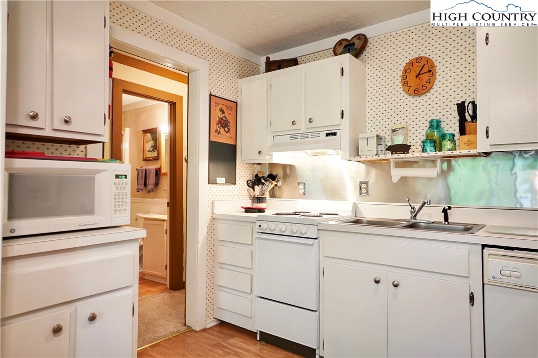 135 Club House Road Beech Mountain, NC 28604 - Photo 8 of 26