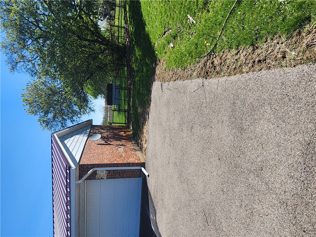1262 Surface Road Eaton, OH 45320 - Photo 5 of 32