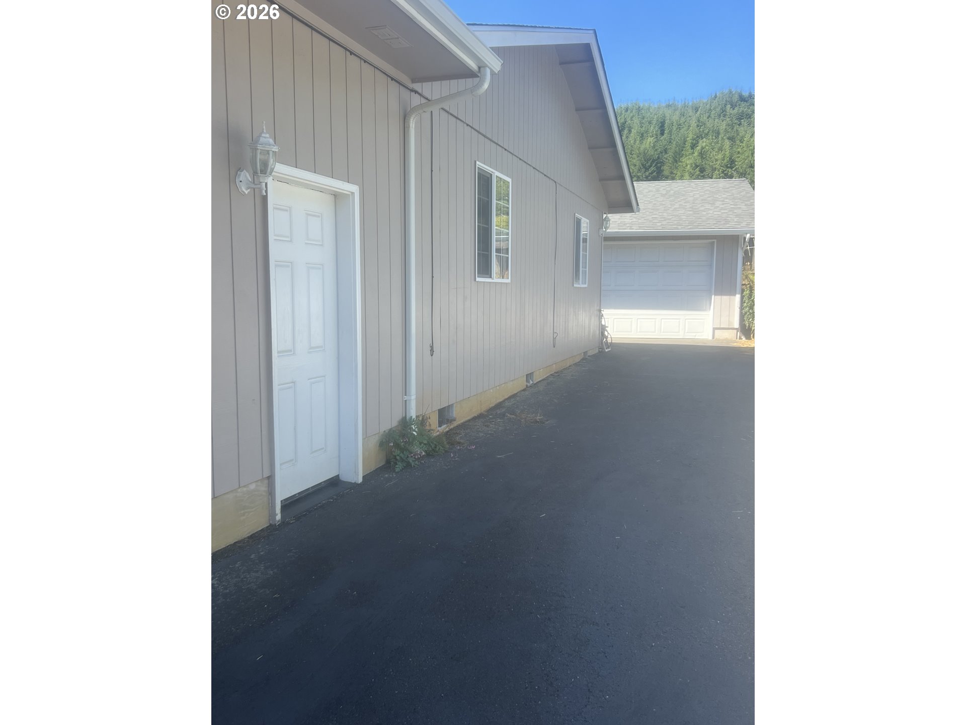 142 Swain Court Reedsport, OR 97467 - Photo 3 of 32