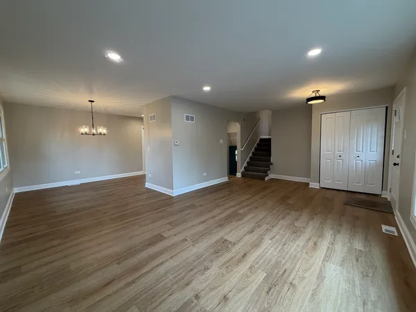 $434,900 | 7547 Blazer Avenue, Justice, IL 60458
