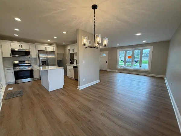 $434,900 | 7547 Blazer Avenue, Justice, IL 60458