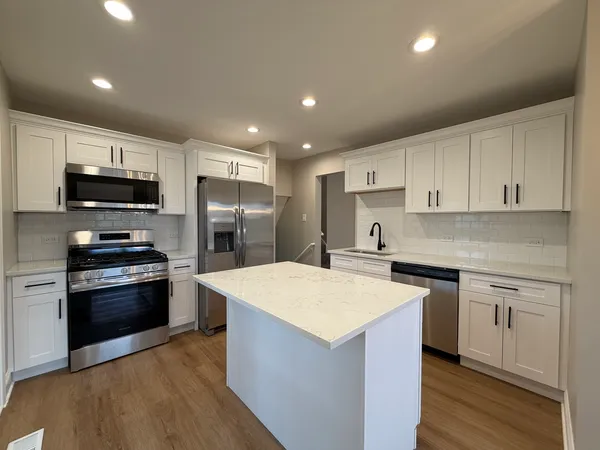 $434,900 | 7547 Blazer Avenue, Justice, IL 60458