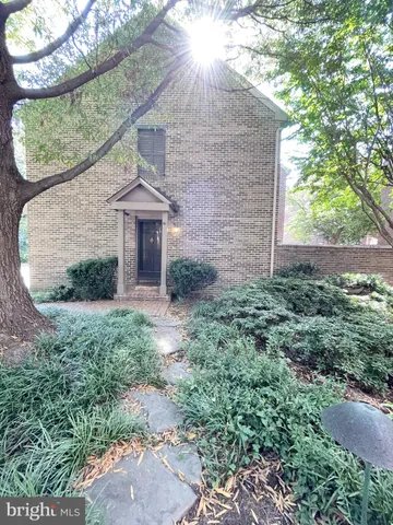 $3,400 | 1208 West Abingdon Drive, Alexandria, VA 22314