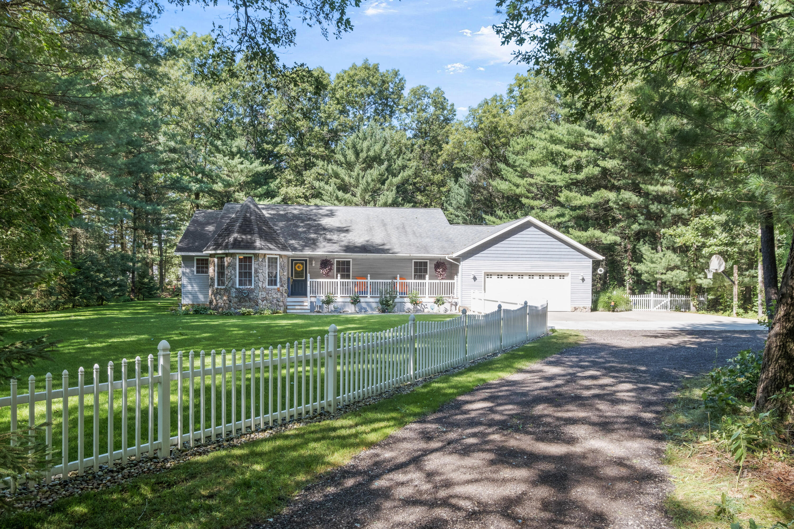 425 South Broton Road Muskegon, MI 49442 - Photo 4 of 27 Photo-3