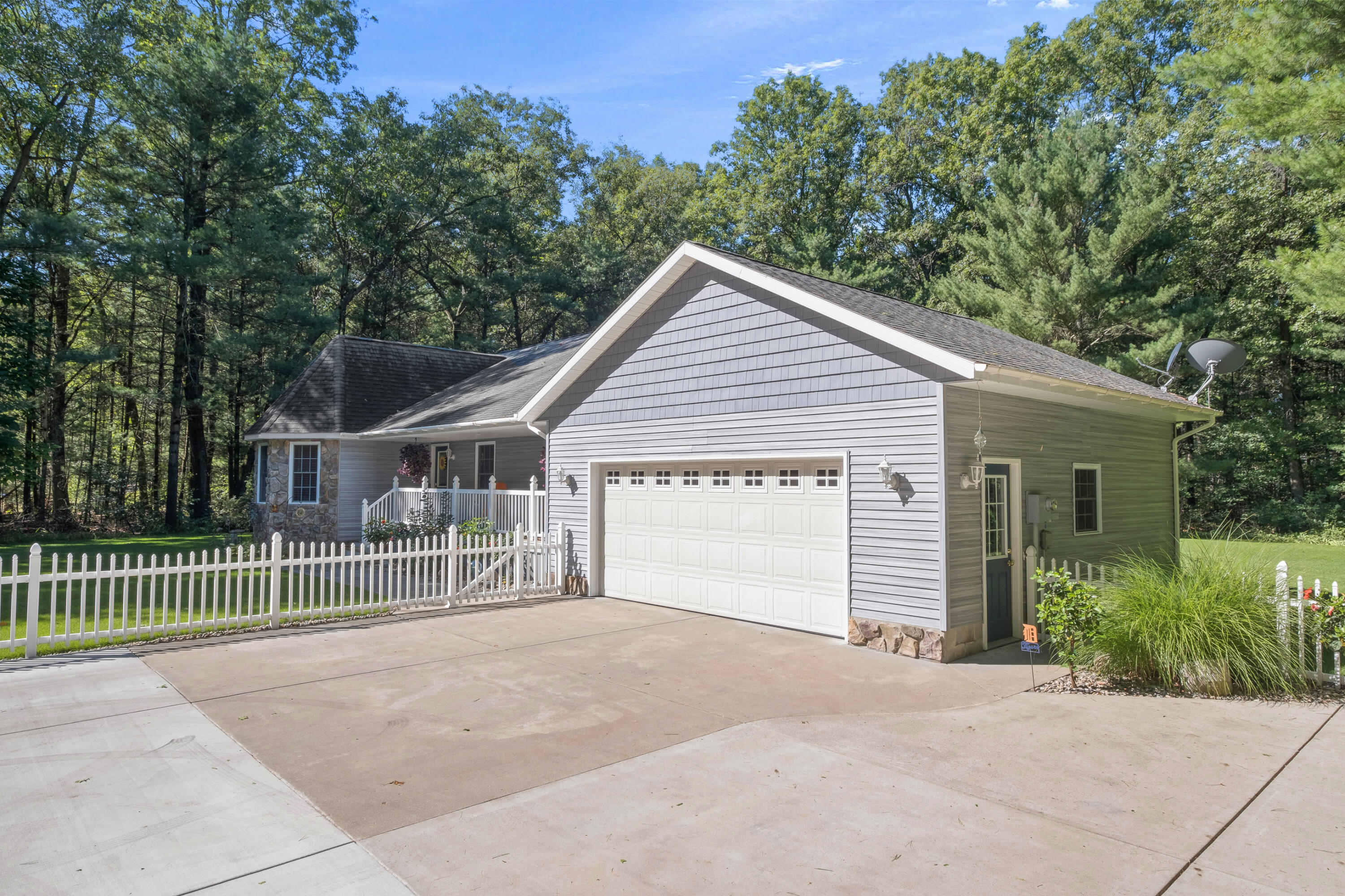 425 South Broton Road Muskegon, MI 49442 - Photo 5 of 27 Photo-4