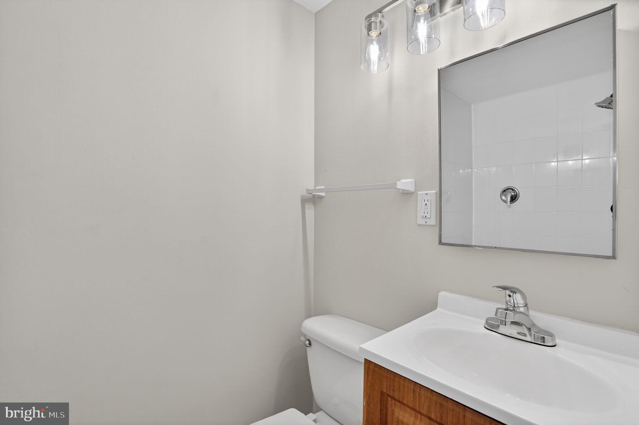 3052 Sugar Lane Vienna, VA 22181 - Photo 20 of 28 a bathroom with a sink toilet and vanity