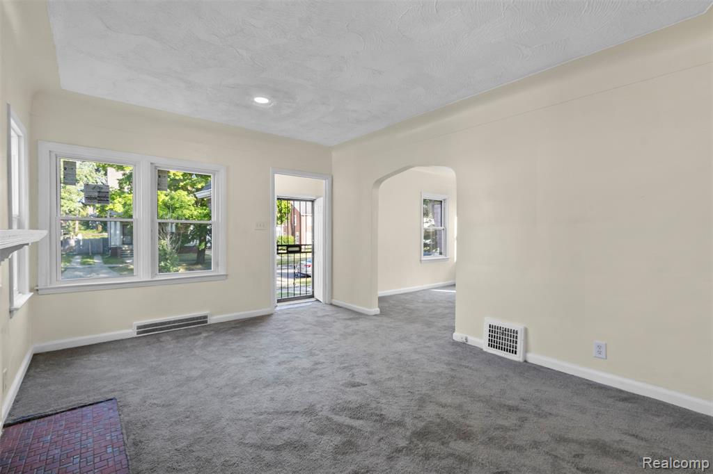13575 Rutherford Street Detroit, MI 48227 - Photo 4 of 16