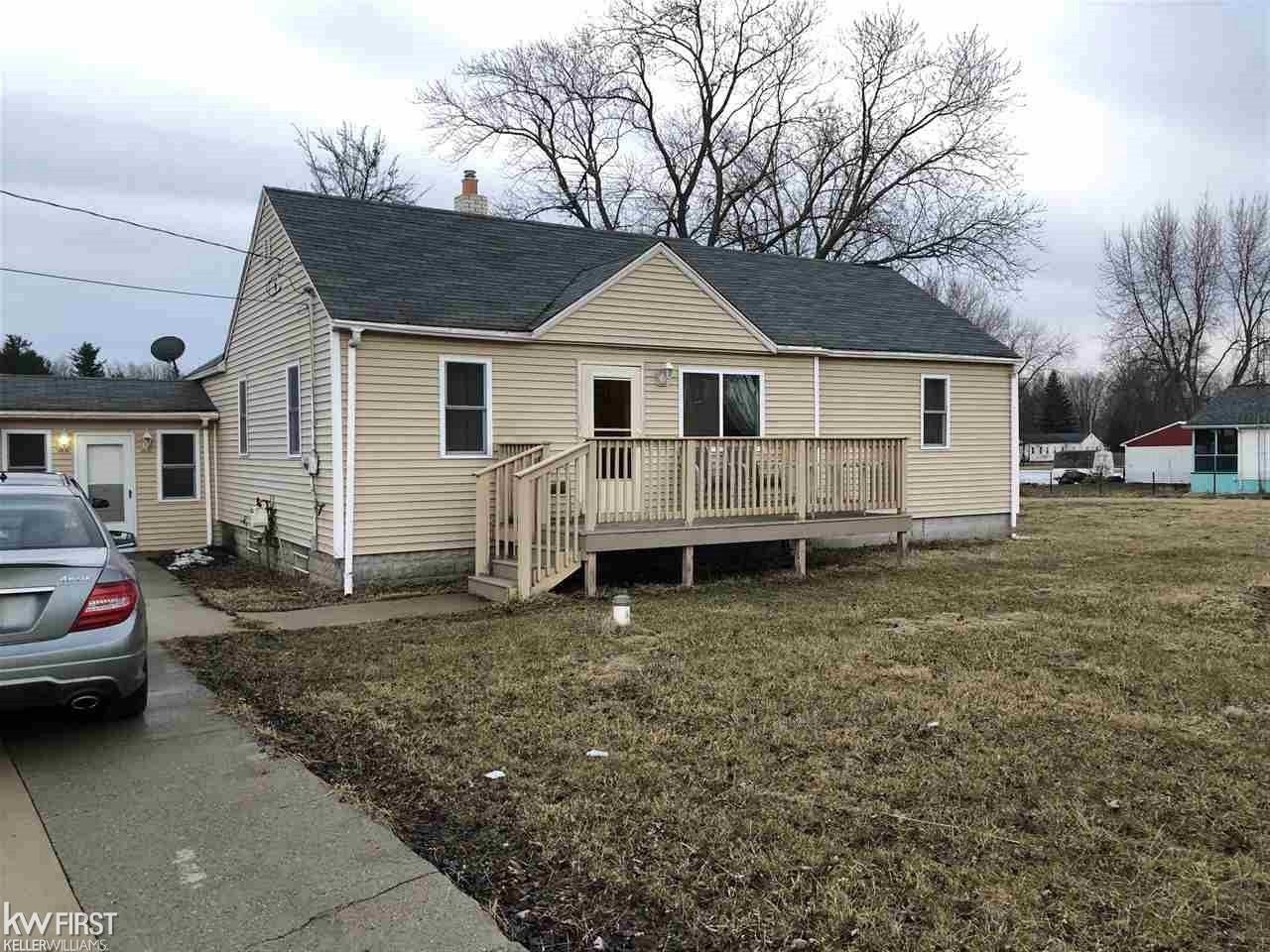 5469 West Carpenter Road Flint, MI 48504 - Photo 1 of 15