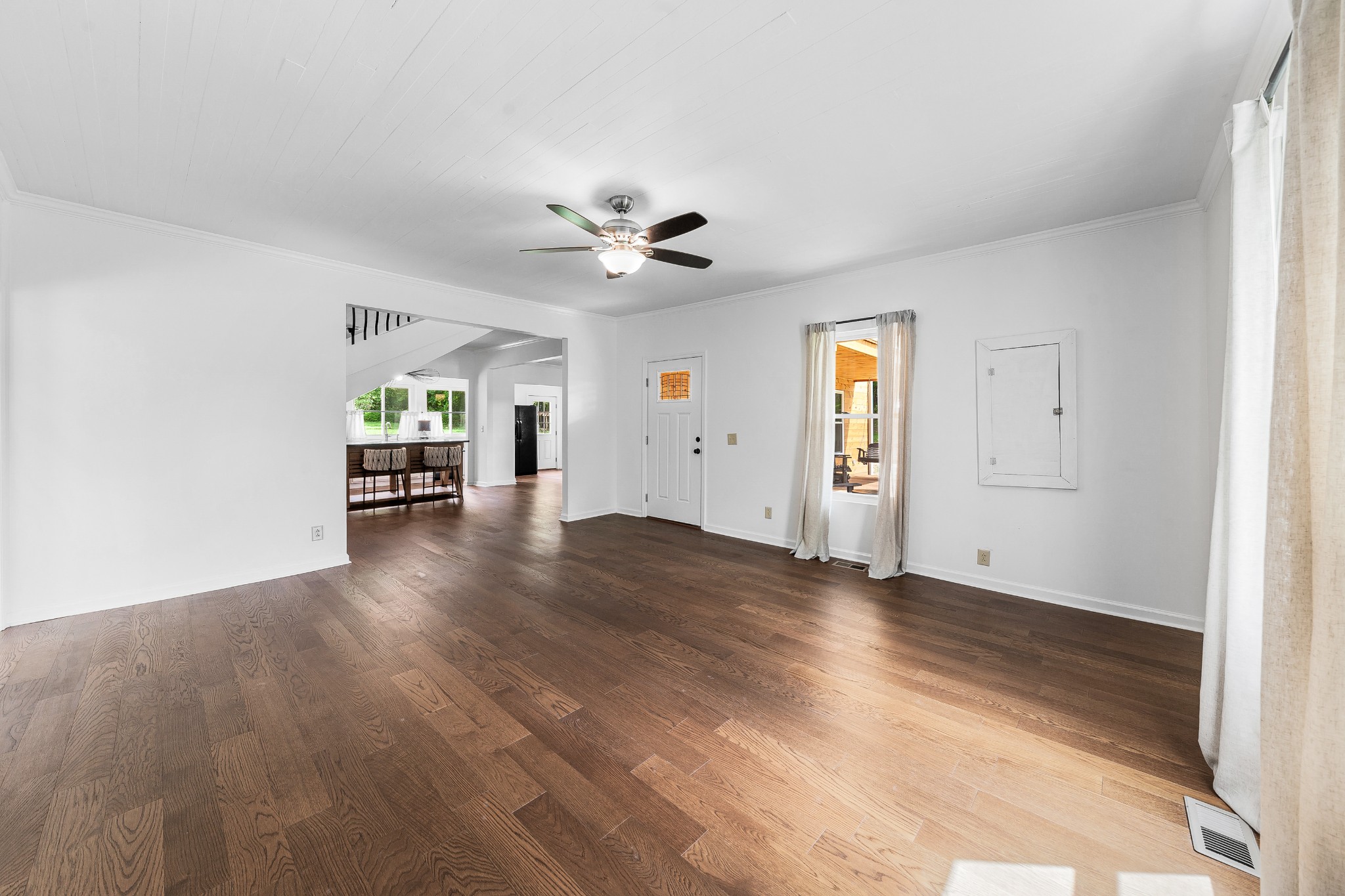 128 North Main Street Loretto, TN 38469 - Photo 15 of 32 an empty room with entrance and windows