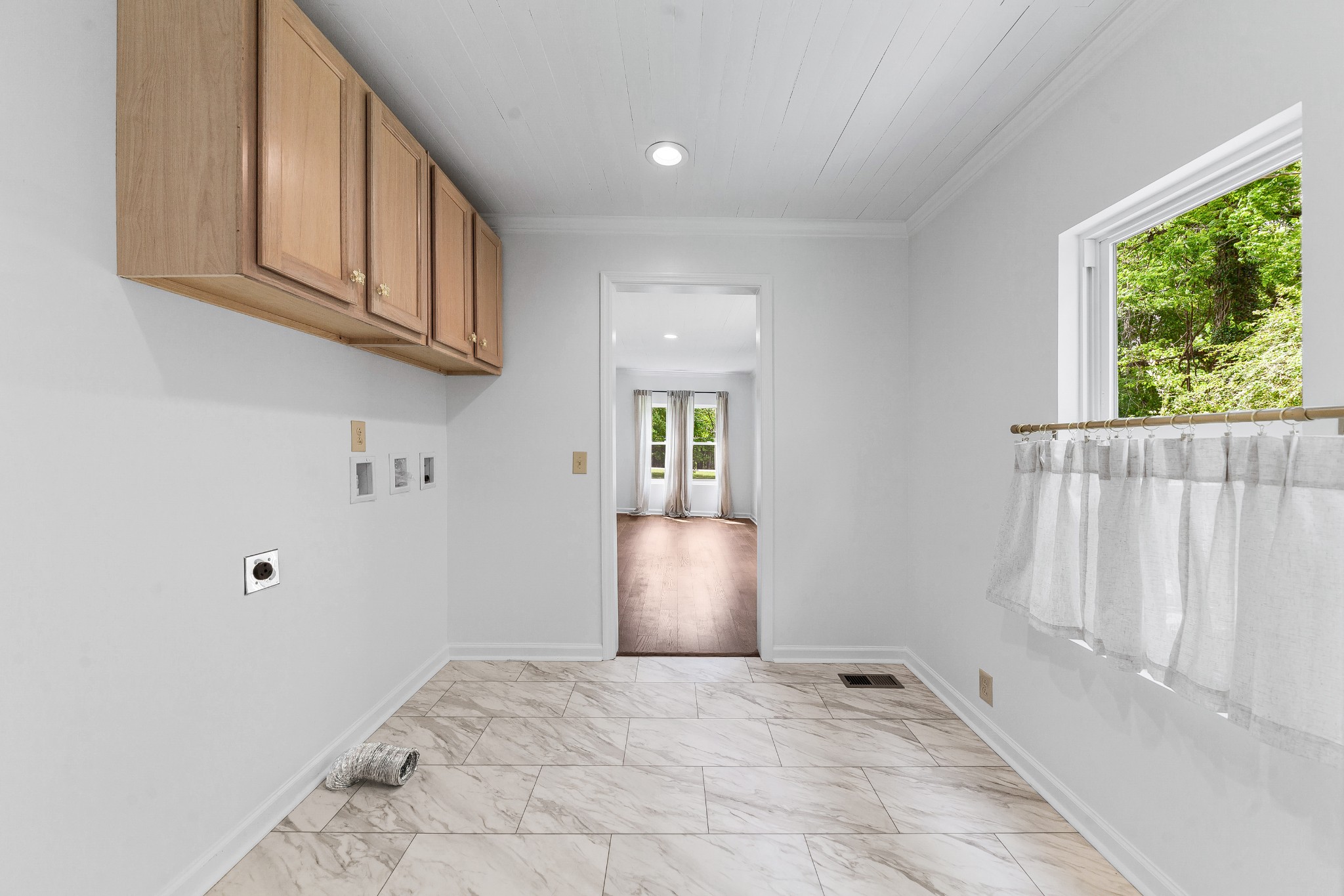 128 North Main Street Loretto, TN 38469 - Photo 21 of 32 a view of an empty room and a window