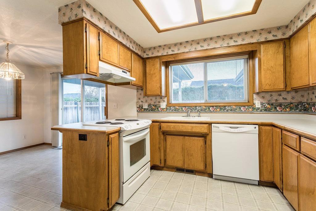 892 Isaac Way Central Point, OR 97502 - Photo 10 of 21 Additional Photo