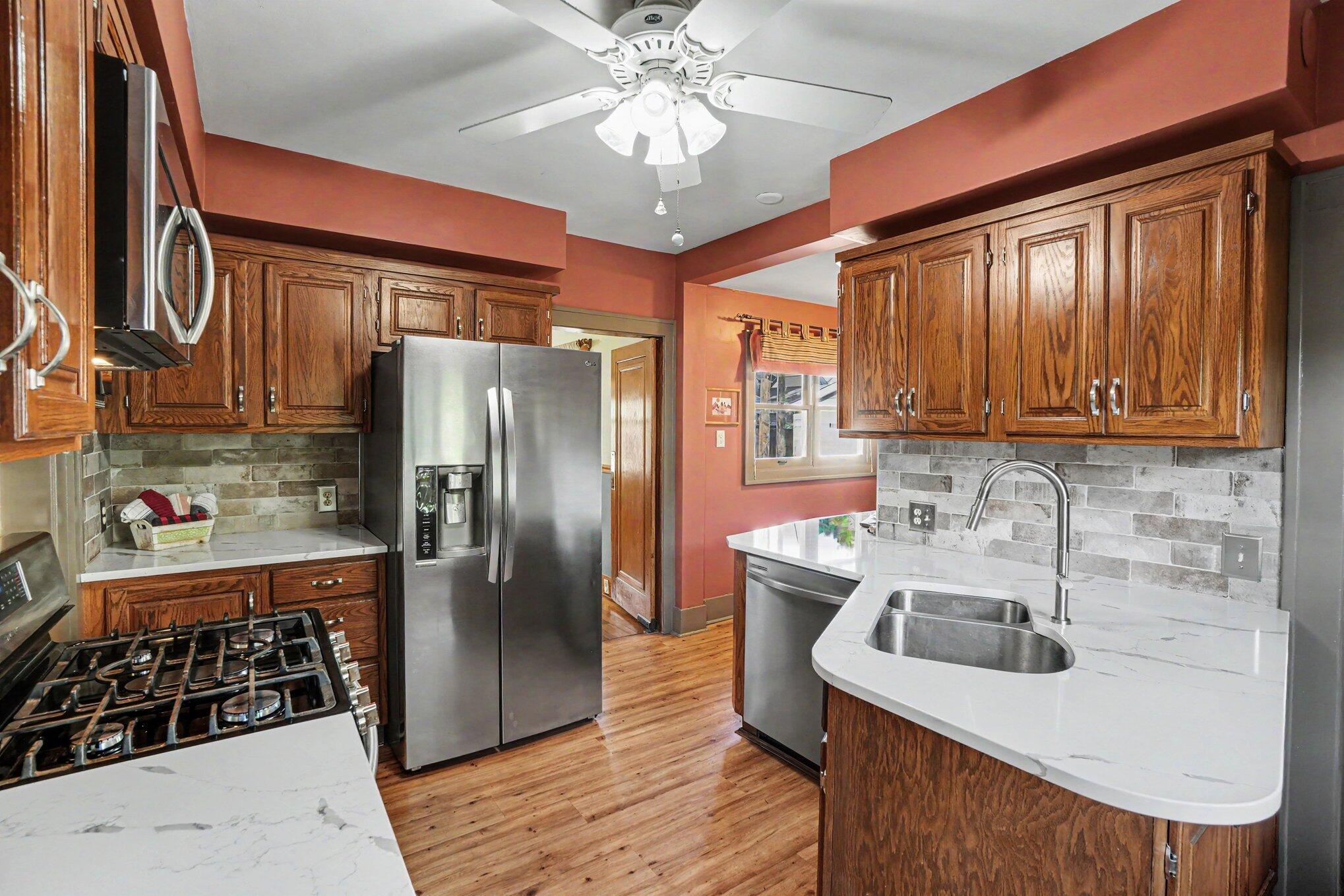 560 State Street Holland, MI 49423 - Photo 12 of 45 014_file_4270