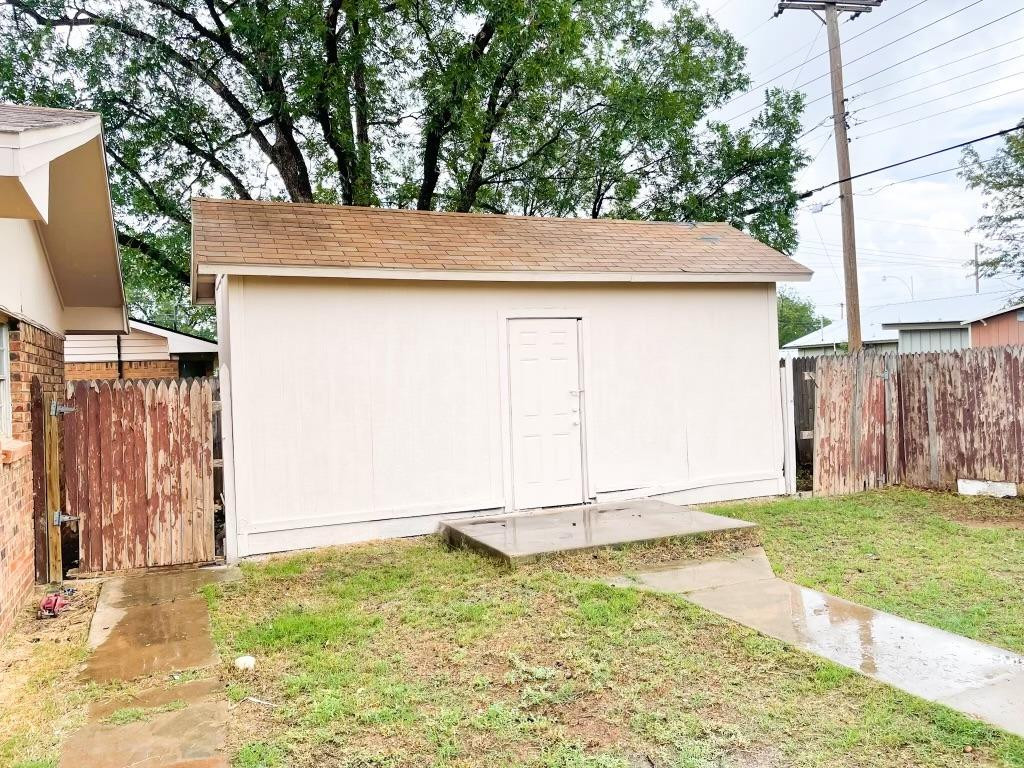 5503 36th Street Lubbock, TX 79407 - Photo 15 of 15 a backyard of a house