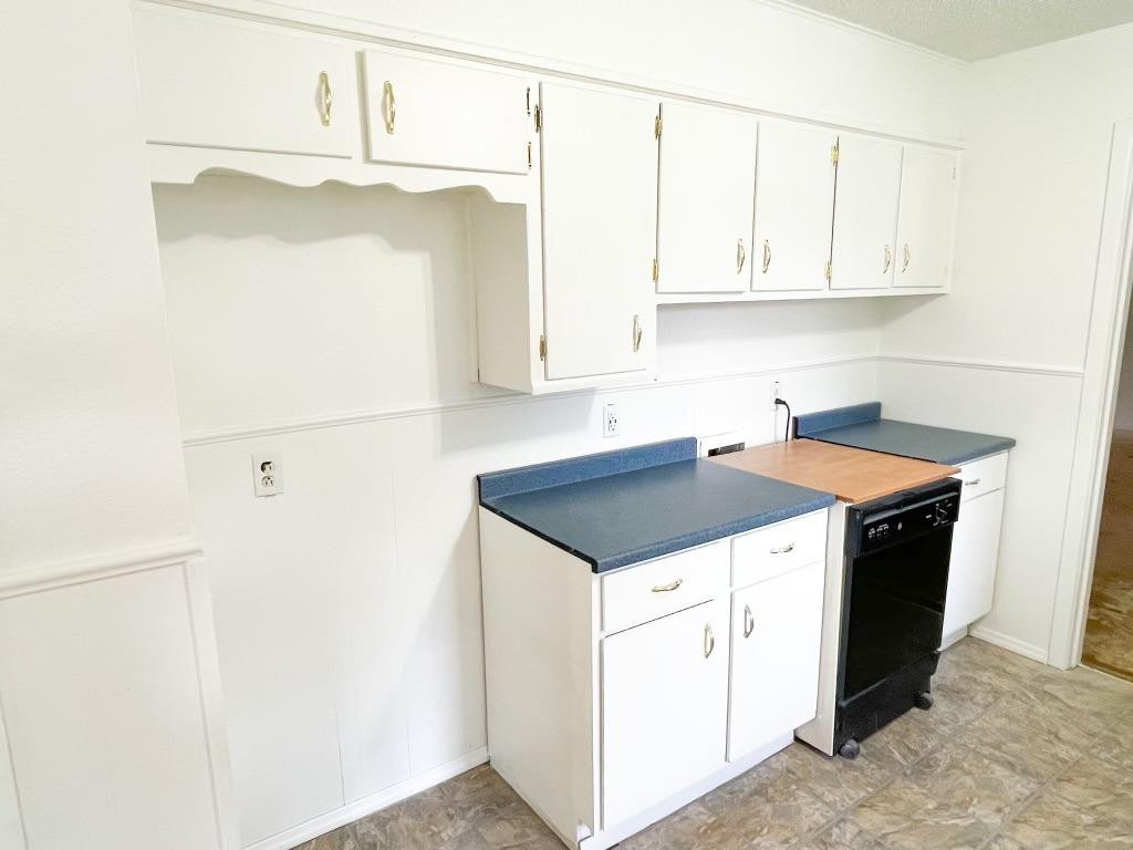 5503 36th Street Lubbock, TX 79407 - Photo 3 of 15 a utility room with dryer and washer