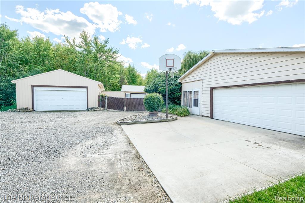 9050 East Bristol Road Davison, MI 48423 - Photo 9 of 83 Gallery Image 9