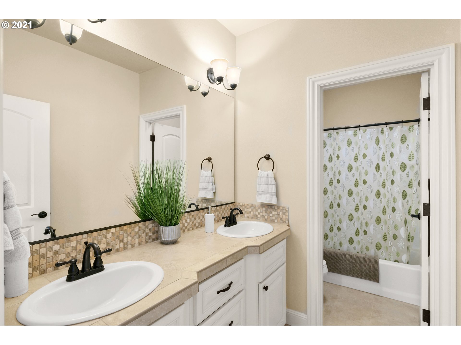 9753 Southwest Morrison Street Portland, OR 97225 - Photo 22 of 32 Gallery Image 22