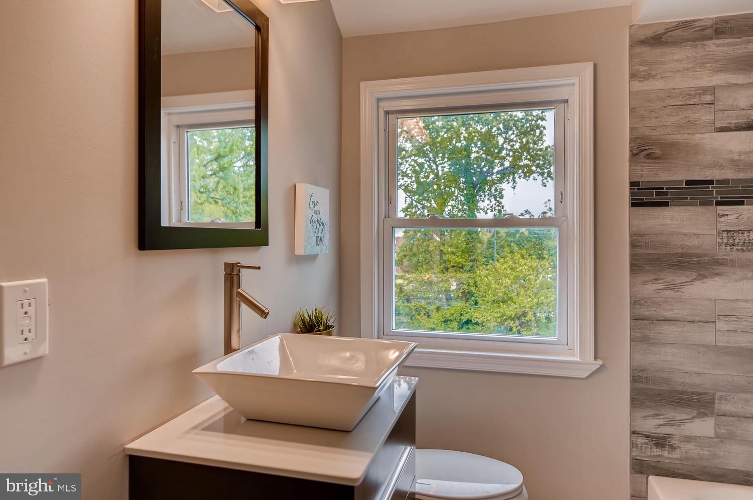 1526 Pentwood Road Baltimore, MD 21239 - Photo 12 of 28 Gallery Image 12