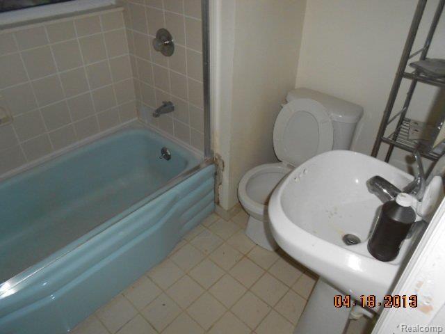 516 Stratford Road Ferndale, MI 48220 - Photo 10 of 16 Full Bath