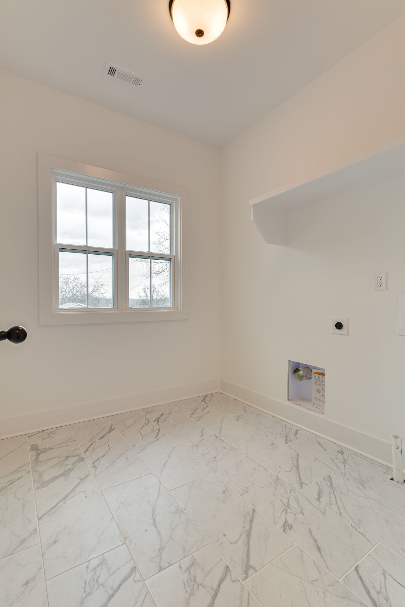 1206 Apache Lane Madison, TN 37115 - Photo 18 of 39 an empty room with windows