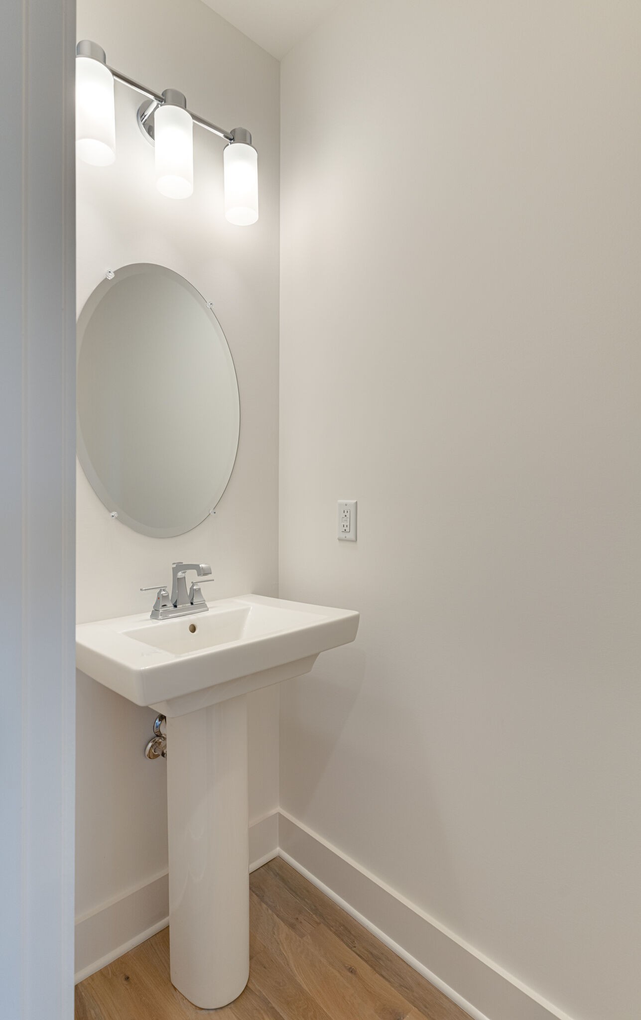1206 Apache Lane Madison, TN 37115 - Photo 35 of 39 a bathroom with a sink and mirror