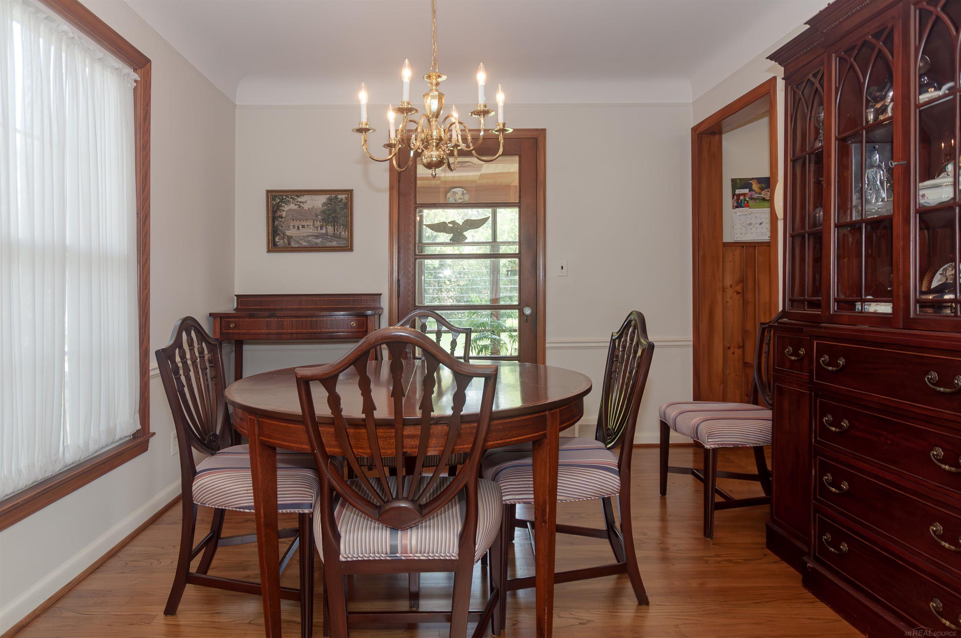1636 Hawthorne Road Grosse Pointe, MI 48236 - Photo 9 of 41 50149731-a5e59261-a3ab-4846-b03b-7b3ee49cbd87.JPG