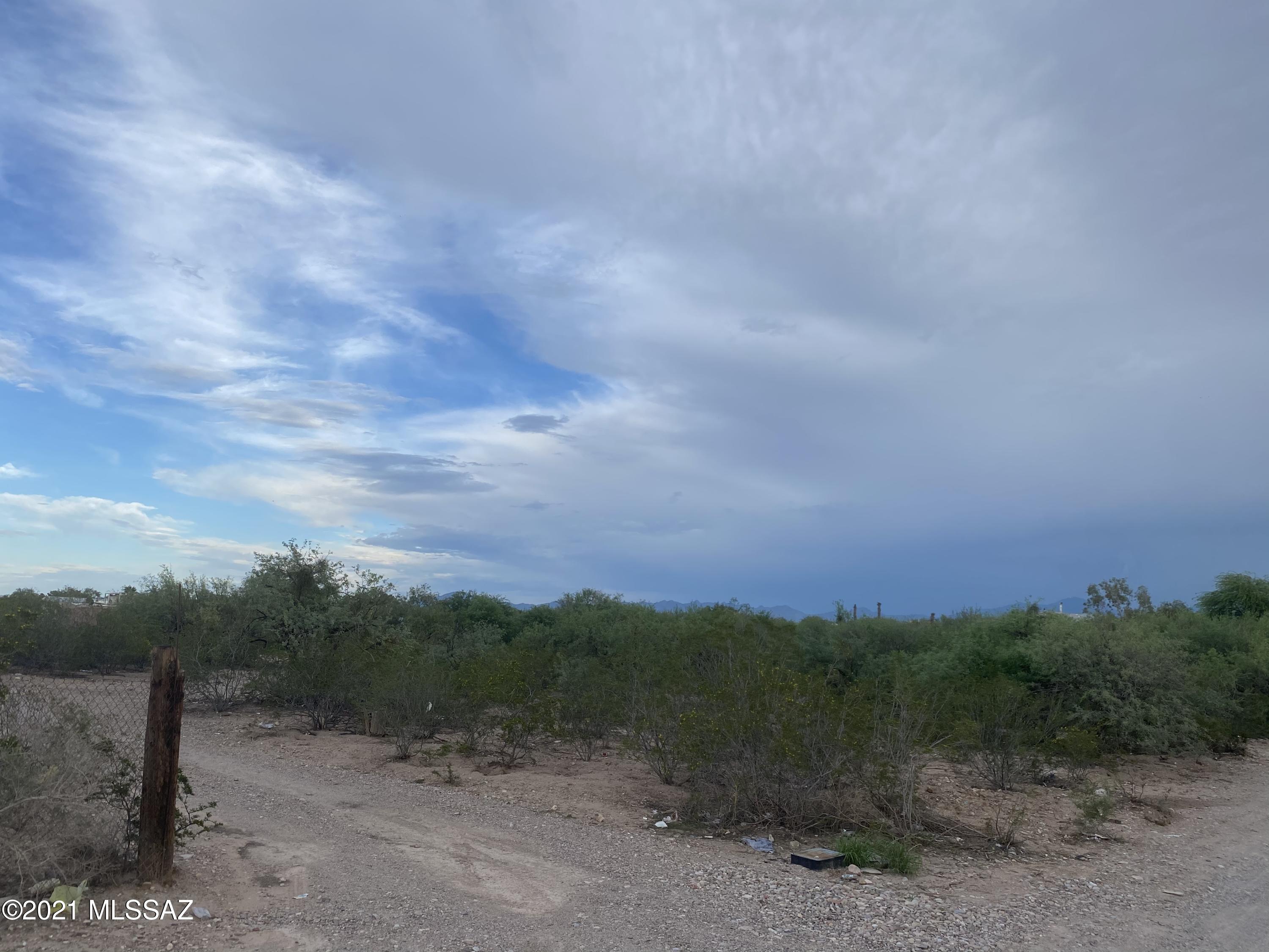 10309 South Summit Park Road, Unit 2 Tucson, AZ 85756 - Photo 1 of 15