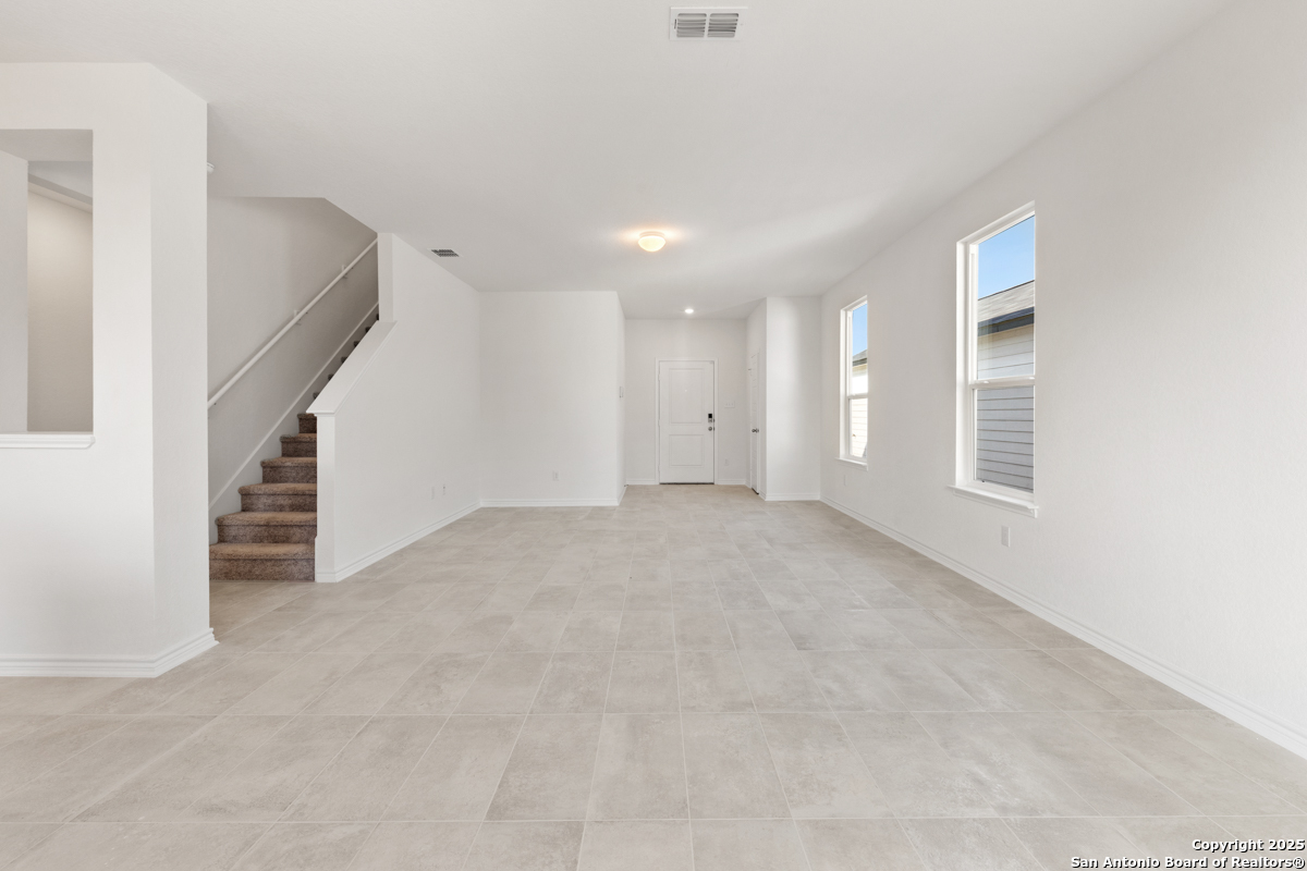 14426 Gopher Cove Elmendorf, TX 78112 - Photo 5 of 11