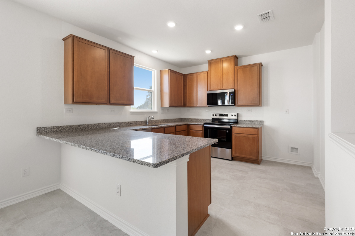 14426 Gopher Cove Elmendorf, TX 78112 - Photo 7 of 11