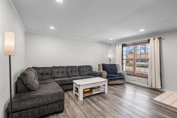 $375,000 | 485 Andrew Lane, Lake Zurich, IL 60047