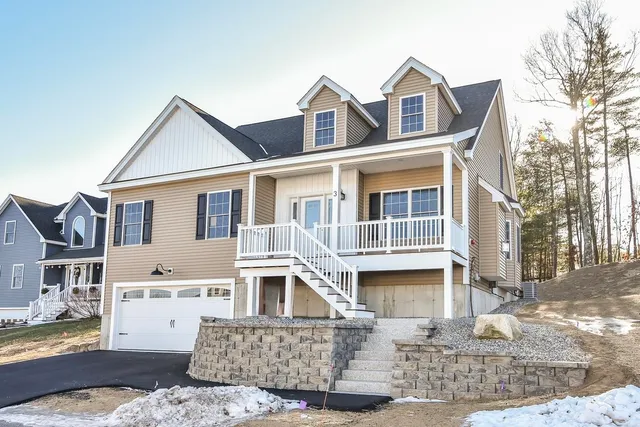 $649,900 | 3 Bent Grass Circle, Unit 34, Kingston, NH 03848