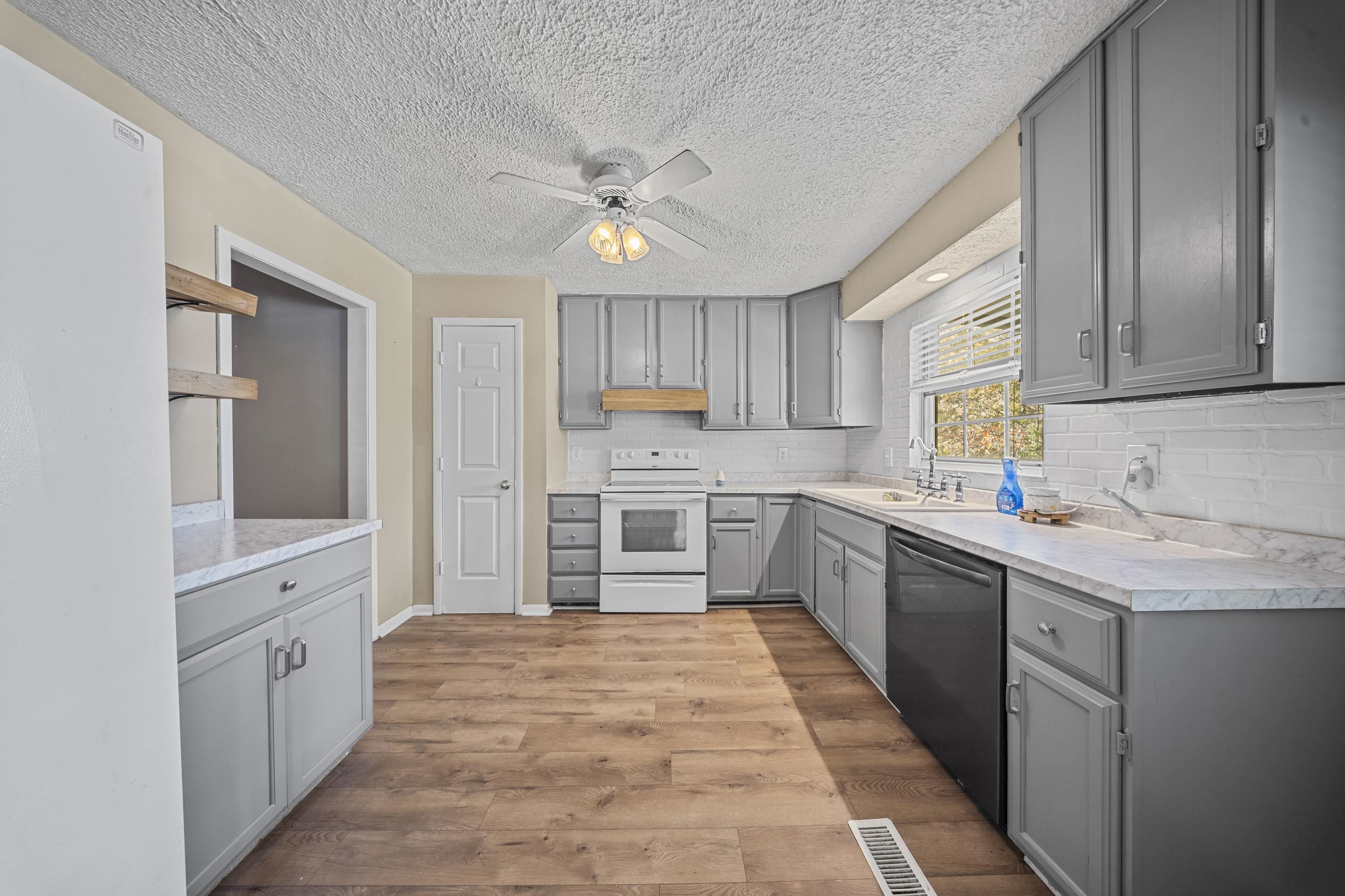 1719 Booth Quillen Road Ashland, KY 41102 - Photo 8 of 33