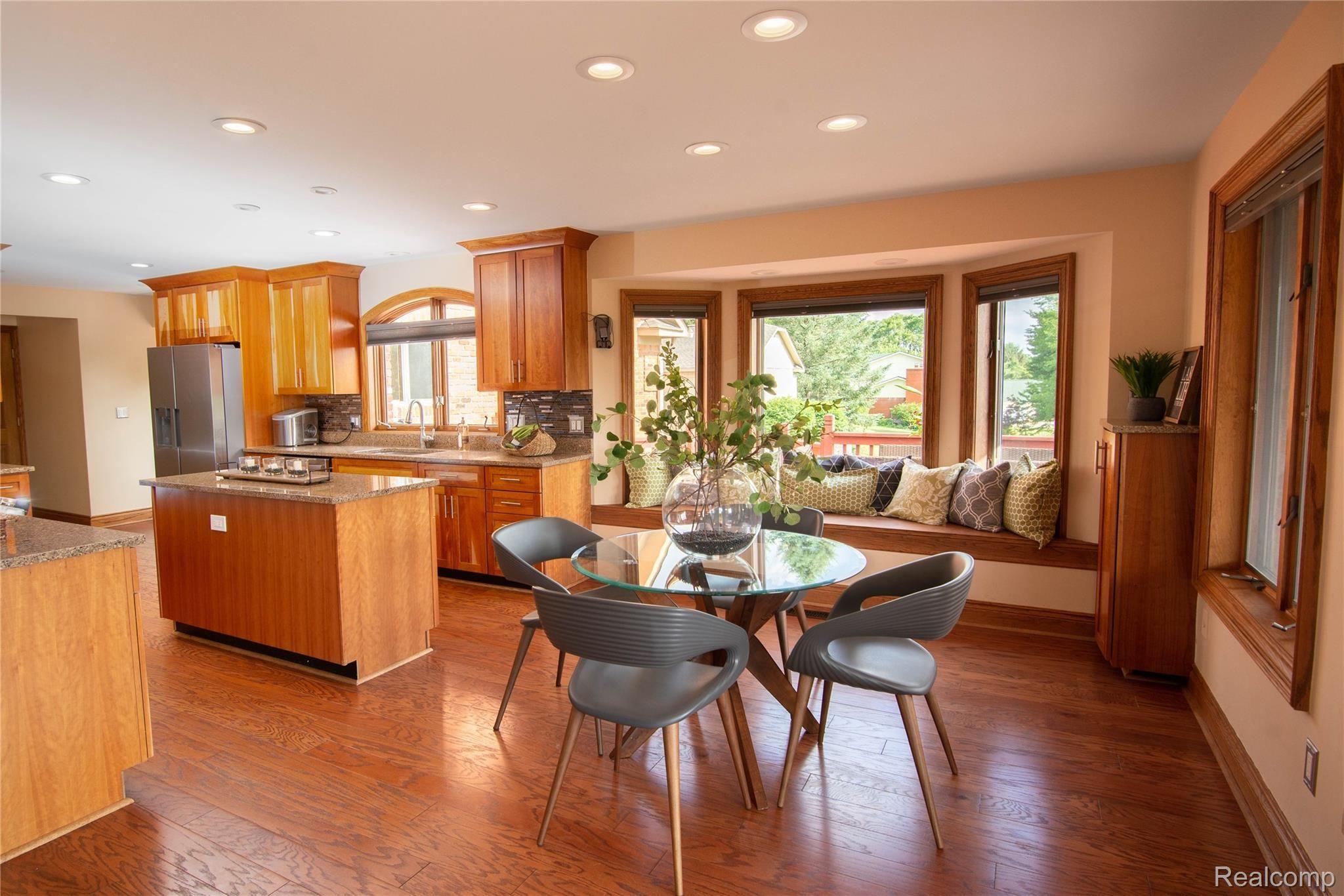10165 Marshall Road South Lyon, MI 48178 - Photo 14 of 79 Gourmet Kitchen / Breakfast Nook