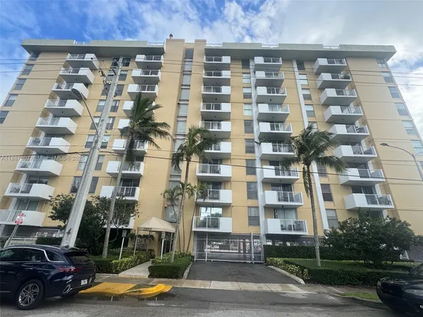 $2,290 | 2000 Northeast 135th Street, Unit 403, North Miami, FL 33181