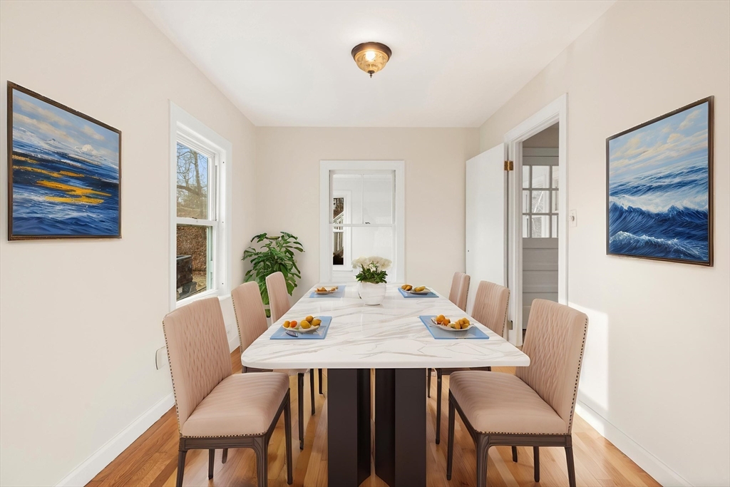 10 Dulgarian Terrace, Unit 10 Chelmsford, MA 01824 - Photo 7 of 18 a view of a dining room with furniture