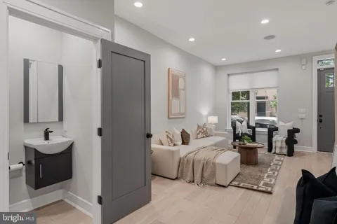 $639,900 | 909 South 25th Street, Philadelphia, PA 19146