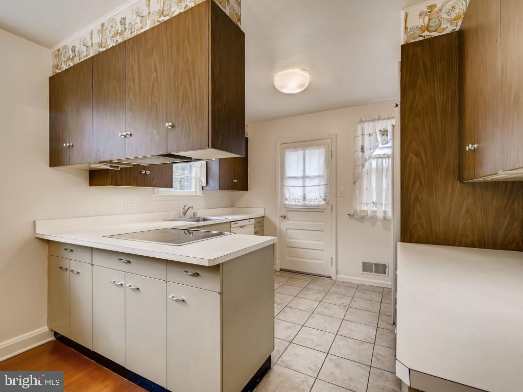 1550 Sulphur Spring Road Baltimore, MD 21227 - Photo 8 of 28 Gallery Image 8