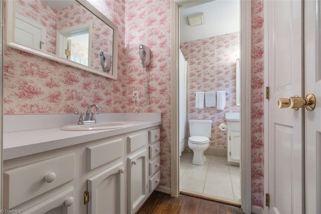1701 Beechtree Road Greensboro, NC 27408 - Photo 13 of 20 Gallery Image 13