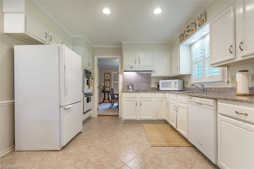 1701 Beechtree Road Greensboro, NC 27408 - Photo 6 of 20 Gallery Image 6