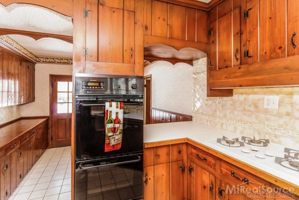 240 Vendome Road Grosse Pointe Farms, MI 48236 - Photo 9 of 33