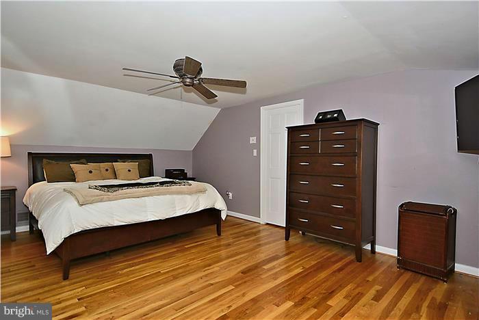1945 Foxhall Road McLean, VA 22101 - Photo 10 of 30 Master Bedroom has ample space for sitting area
