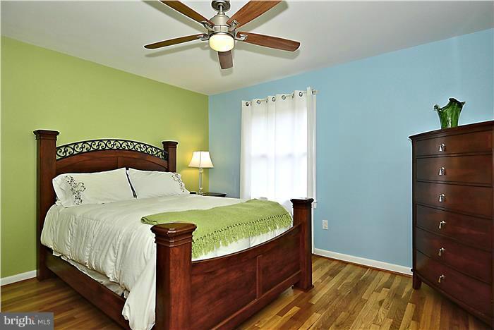 1945 Foxhall Road McLean, VA 22101 - Photo 14 of 30 Second Bedroom in rear has lots of windows