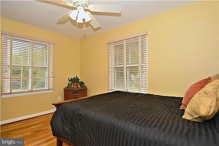 1945 Foxhall Road McLean, VA 22101 - Photo 15 of 30 Corner Third Bedroom
